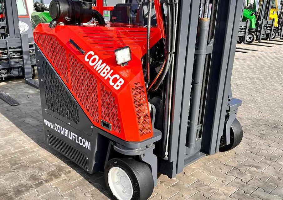 Combilift C3000CB / LPG / TRIPLEX / 5500MM / FREE LIFT / SIDE SHIFT + FORK POSITIONER / LIKE NEW - Empilhador de 4 vias: foto 4 Combilift C3000CB / LPG / TRIPLEX / 5500MM / FREE LIFT / SIDE SHIFT + FORK POSITIONER / LIKE NEW - Empilhador de 4 vias: foto 4