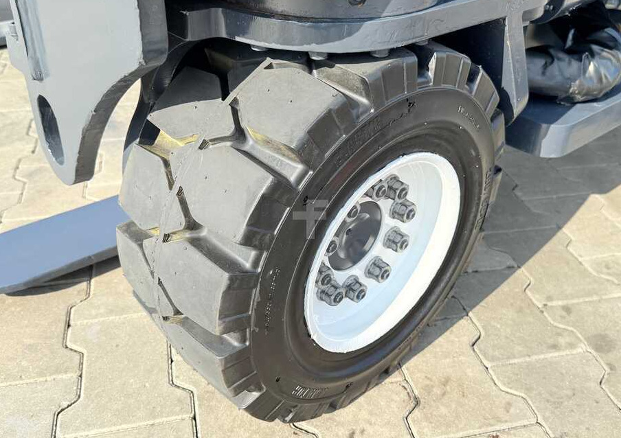Combilift C4000 / DIESEL / DUPLEX - 4100MM / POSITIONER / ONLY 2951 MTH / LIKE NEW - Empilhador de 4 vias: foto 2 Combilift C4000 / DIESEL / DUPLEX - 4100MM / POSITIONER / ONLY 2951 MTH / LIKE NEW - Empilhador de 4 vias: foto 2