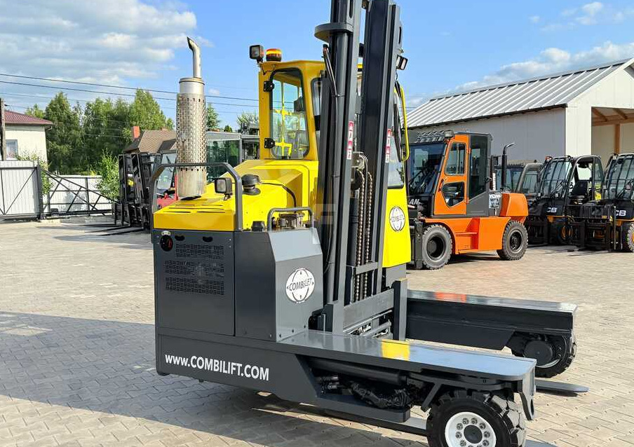 Combilift C4000 / DIESEL / DUPLEX - 4100MM / POSITIONER / ONLY 2951 MTH / LIKE NEW - Empilhador de 4 vias: foto 5 Combilift C4000 / DIESEL / DUPLEX - 4100MM / POSITIONER / ONLY 2951 MTH / LIKE NEW - Empilhador de 4 vias: foto 5