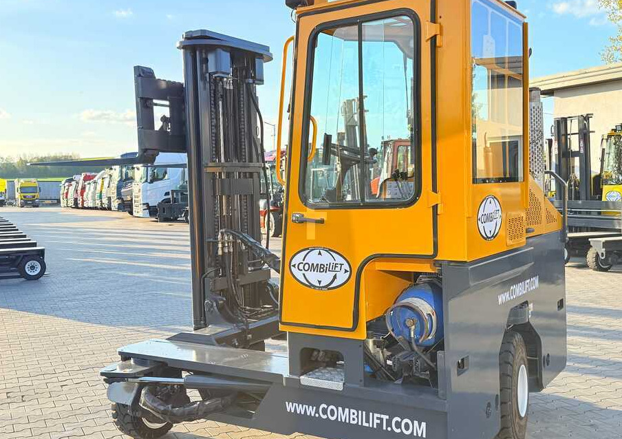 Empilhador de 4 vias Combilift C4000 / GAS / TRIPLEX – 5600MM / FREE LIFT / FORK SIDESHIFT / LIKE NEW: foto 24