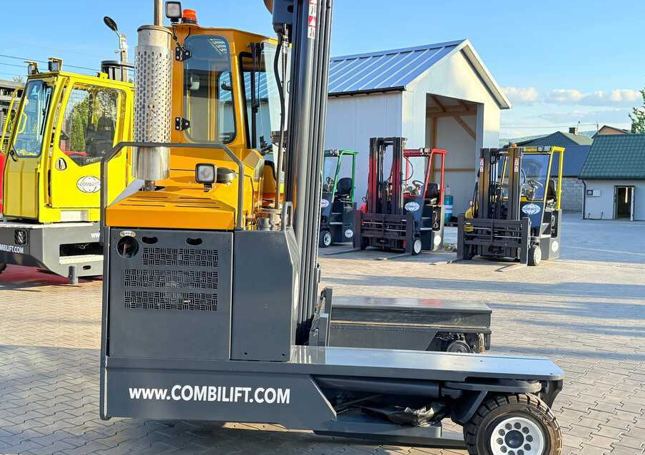 Empilhador de 4 vias Combilift C4000 / GAS / TRIPLEX – 5600MM / FREE LIFT / FORK SIDESHIFT / LIKE NEW: foto 8