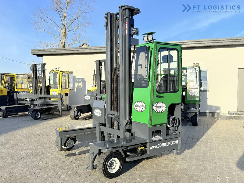 Combilift C4000 / GAS / TRIPLEX - 6900MM / FREE-LIFT / FULL CABIN C4000 / GAS / TRIPLEX - 6900MM / FREE-LIFT / FULL CABIN - Empilhador de 4 vias: foto 1 Combilift C4000 / GAS / TRIPLEX - 6900MM / FREE-LIFT / FULL CABIN C4000 / GAS / TRIPLEX - 6900MM / FREE-LIFT / FULL CABIN - Empilhador de 4 vias: foto 1