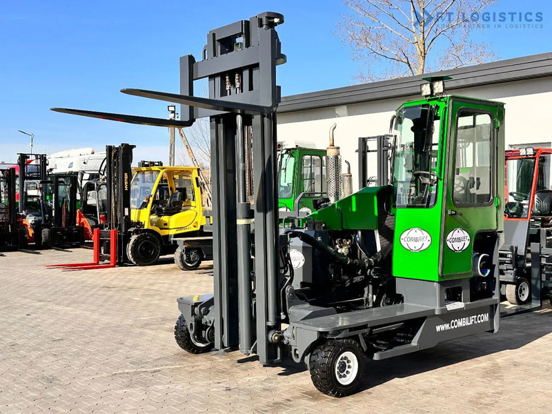 Combilift C4000 / LPG / DUPLEX / 4500MM / FREE LIFT / LIKE NEW C4000 / LPG / DUPLEX / 4500MM / FREE LIFT / LIKE NEW - Empilhador de 4 vias: foto 1 Combilift C4000 / LPG / DUPLEX / 4500MM / FREE LIFT / LIKE NEW C4000 / LPG / DUPLEX / 4500MM / FREE LIFT / LIKE NEW - Empilhador de 4 vias: foto 1