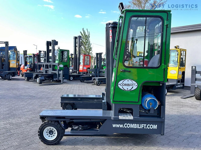 Combilift C4000 / TRIPLEX / 4900MM / LPG / FREE LIFT / FORK SHIFT / LIKE NEW C4000 / TRIPLEX / 4900MM / LPG / FREE LIFT / FORK SHIFT / LIK - Empilhador de 4 vias: foto 2 Combilift C4000 / TRIPLEX / 4900MM / LPG / FREE LIFT / FORK SHIFT / LIKE NEW C4000 / TRIPLEX / 4900MM / LPG / FREE LIFT / FORK SHIFT / LIK - Empilhador de 4 vias: foto 2