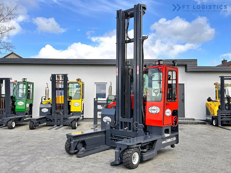 Combilift C4000 / TRIPLEX / 9300MM / FREE LIFT / POSITIONER / LPG / CABIN C4000 / TRIPLEX / 9300MM / FREE LIFT / POSITIONER / LPG / CABIN - Empilhador de 4 vias: foto 5 Combilift C4000 / TRIPLEX / 9300MM / FREE LIFT / POSITIONER / LPG / CABIN C4000 / TRIPLEX / 9300MM / FREE LIFT / POSITIONER / LPG / CABIN - Empilhador de 4 vias: foto 5