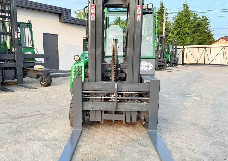 Combilift C4000CB / TRIPLEX - 5200MM / LPG / FREE LIFT / FORK POSITIONER / FORK SIDESHIFT / HEIGHT 2450MM / LIKE NEW - Empilhador de 4 vias: foto 3 Combilift C4000CB / TRIPLEX - 5200MM / LPG / FREE LIFT / FORK POSITIONER / FORK SIDESHIFT / HEIGHT 2450MM / LIKE NEW - Empilhador de 4 vias: foto 3