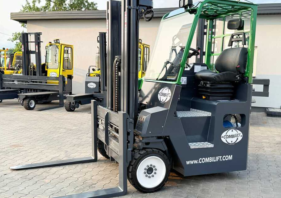 Combilift C4000CB / TRIPLEX - 5200MM / LPG / FREE LIFT / FORK POSITIONER / FORK SIDESHIFT / HEIGHT 2450MM / LIKE NEW - Empilhador de 4 vias: foto 2 Combilift C4000CB / TRIPLEX - 5200MM / LPG / FREE LIFT / FORK POSITIONER / FORK SIDESHIFT / HEIGHT 2450MM / LIKE NEW - Empilhador de 4 vias: foto 2
