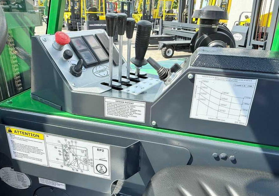 Empilhador de 4 vias Combilift CB2500 / DIESEL / EXTENDABLE FORKS / TRIPLEX / 5500MM / FREE LIFT / SIDE SHIFT / FORK POSITIONER / LIKE NEW: foto 14