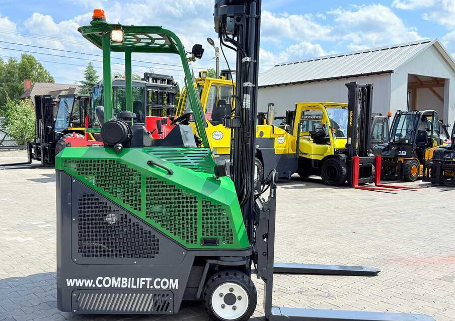 Empilhador de 4 vias Combilift CB2500 / DIESEL / EXTENDABLE FORKS / TRIPLEX / 5500MM / FREE LIFT / SIDE SHIFT / FORK POSITIONER / LIKE NEW: foto 7