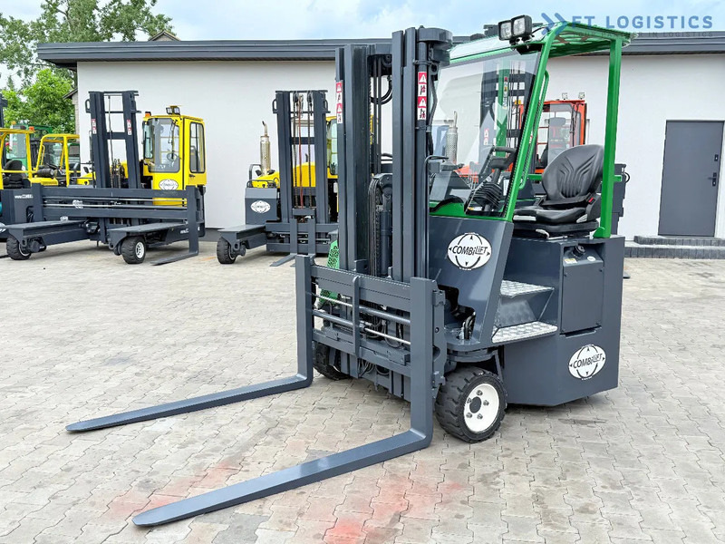 Combilift CB3000 / DIESEL / TRIPLEX 4900MM / FULL FREE LIFT / SIDE SHIFT / FORK POSITIONER / 1500MM FORKS / LIKE NEW CB3000 / DIESEL / TRI - Empilhador de 4 vias: foto 1 Combilift CB3000 / DIESEL / TRIPLEX 4900MM / FULL FREE LIFT / SIDE SHIFT / FORK POSITIONER / 1500MM FORKS / LIKE NEW CB3000 / DIESEL / TRI - Empilhador de 4 vias: foto 1