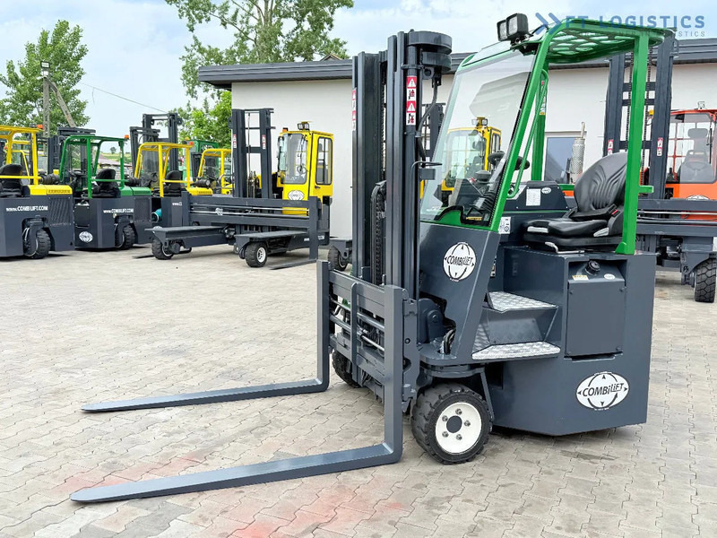 Combilift CB3000 / DIESEL / TRIPLEX 4900MM / FULL FREE LIFT / SIDE SHIFT / FORK POSITIONER / 1500MM FORKS / LIKE NEW CB3000 / DIESEL / TRI - Empilhador de 4 vias: foto 2 Combilift CB3000 / DIESEL / TRIPLEX 4900MM / FULL FREE LIFT / SIDE SHIFT / FORK POSITIONER / 1500MM FORKS / LIKE NEW CB3000 / DIESEL / TRI - Empilhador de 4 vias: foto 2