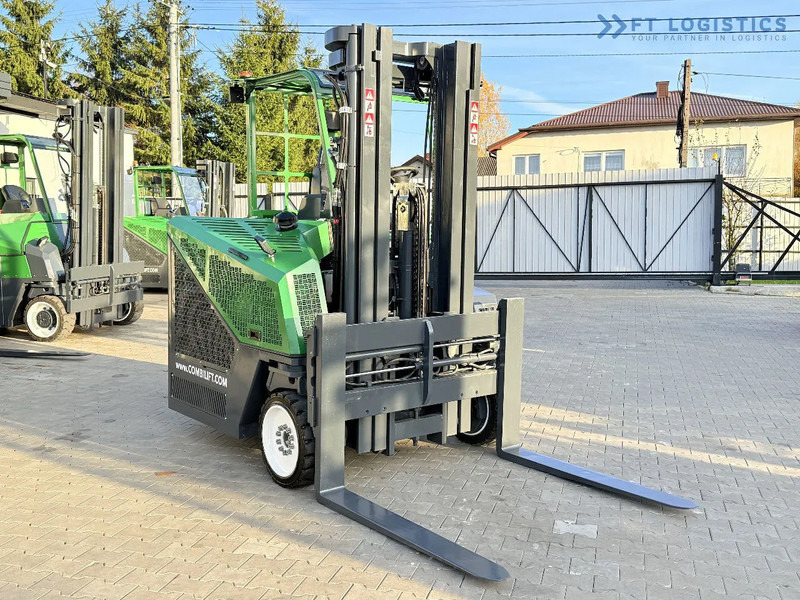 Combilift CB4000 / GAS / TRIPLEX 5200MM / FREE LIFT / FORK POSITIONER / SIDE SHIFT / EXCELLENT CONDITION / Wide range of four-way and side - Empilhador de 4 vias: foto 4 Combilift CB4000 / GAS / TRIPLEX 5200MM / FREE LIFT / FORK POSITIONER / SIDE SHIFT / EXCELLENT CONDITION / Wide range of four-way and side - Empilhador de 4 vias: foto 4