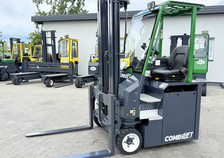 Combilift CBE2500 / TRIPLEX / 5500MM / FREE LIFT / ELECTRIC DRIVE / ONLY 2300 MTH / POSITIONER / SIDE SHIFT / NEW TYRES / LIKE NEW A wide range of four-way and side loaders, tailored to diverse needs - Empilhador de 4 vias: foto 2 Combilift CBE2500 / TRIPLEX / 5500MM / FREE LIFT / ELECTRIC DRIVE / ONLY 2300 MTH / POSITIONER / SIDE SHIFT / NEW TYRES / LIKE NEW A wide range of four-way and side loaders, tailored to diverse needs - Empilhador de 4 vias: foto 2