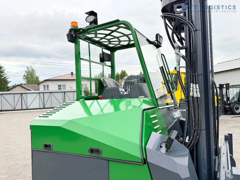 Combilift CBE4000 / TRIPLEX 5200MM / ELECTRIC / FREE LIFT / FORK POSITIONER / SIDE SHIFT / LIKE NEW CBE4000 / TRIPLEX 5200MM / ELECTRIC / - Empilhador de 4 vias: foto 4 Combilift CBE4000 / TRIPLEX 5200MM / ELECTRIC / FREE LIFT / FORK POSITIONER / SIDE SHIFT / LIKE NEW CBE4000 / TRIPLEX 5200MM / ELECTRIC / - Empilhador de 4 vias: foto 4