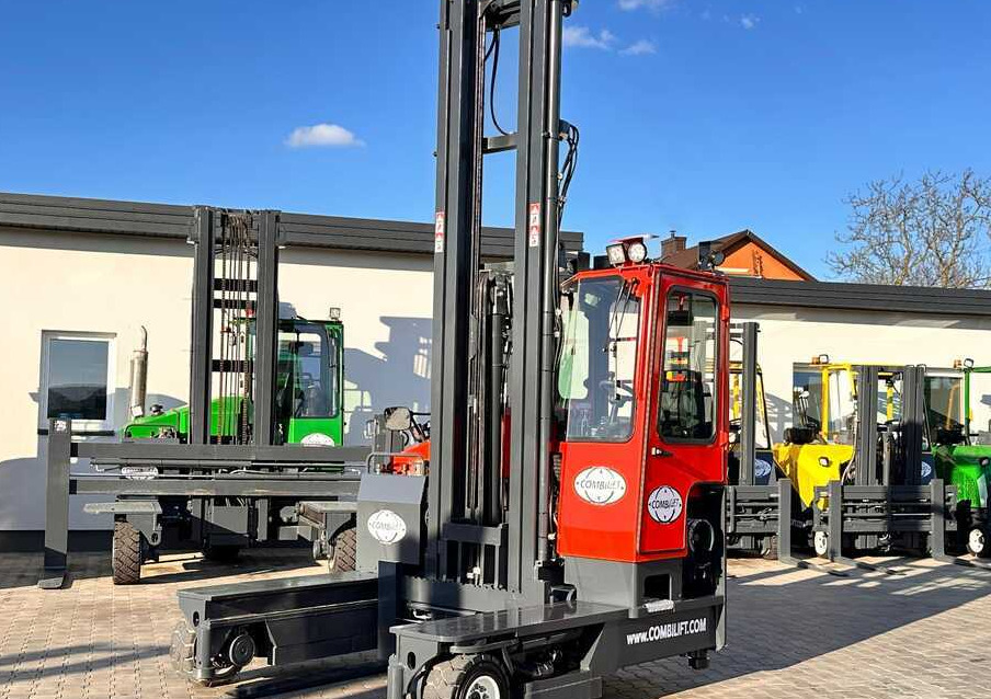 Combilift COMBILIFT C4000 – TRIPLEX 9300 mm – Year 2017 – GAS – FREE LIFT – FORK SIDE SHIFT – CONDITION 5/5 - Empilhador de 4 vias: foto 2 Combilift COMBILIFT C4000 – TRIPLEX 9300 mm – Year 2017 – GAS – FREE LIFT – FORK SIDE SHIFT – CONDITION 5/5 - Empilhador de 4 vias: foto 2