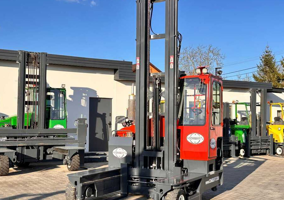 Combilift COMBILIFT C4000 – TRIPLEX 9300 mm – Year 2017 – GAS – FREE LIFT – FORK SIDE SHIFT – CONDITION 5/5 - Empilhador de 4 vias: foto 4 Combilift COMBILIFT C4000 – TRIPLEX 9300 mm – Year 2017 – GAS – FREE LIFT – FORK SIDE SHIFT – CONDITION 5/5 - Empilhador de 4 vias: foto 4