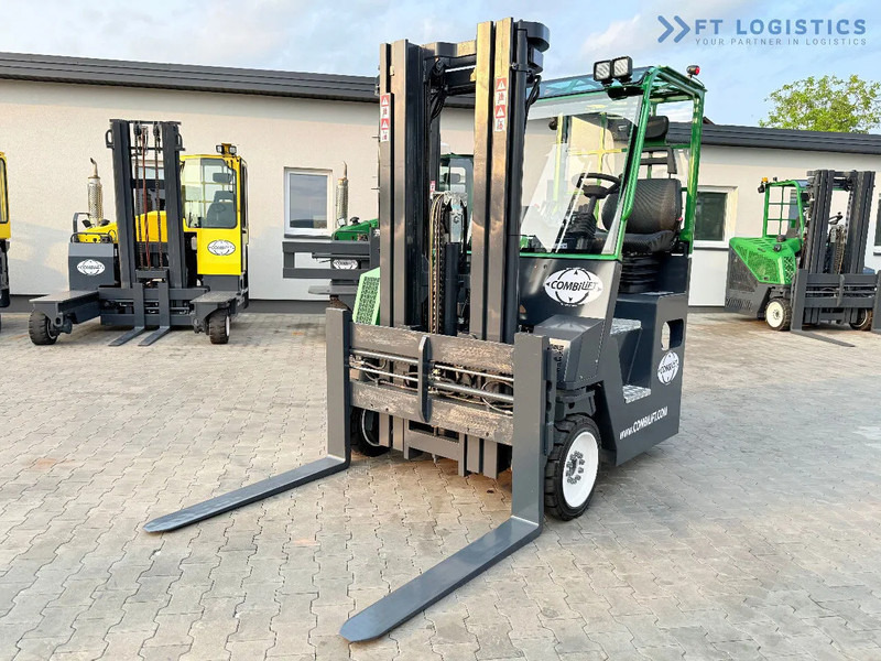 Combilift COMBILIFT C4000CB – TRIPLEX 5200mm – Year 2017 – LPG – FREE LIFT – SIDESHIFT – FORK POSITIONER – CONDITION 5/5 COMBILIFT C4000CB - Empilhador de 4 vias: foto 3 Combilift COMBILIFT C4000CB – TRIPLEX 5200mm – Year 2017 – LPG – FREE LIFT – SIDESHIFT – FORK POSITIONER – CONDITION 5/5 COMBILIFT C4000CB - Empilhador de 4 vias: foto 3