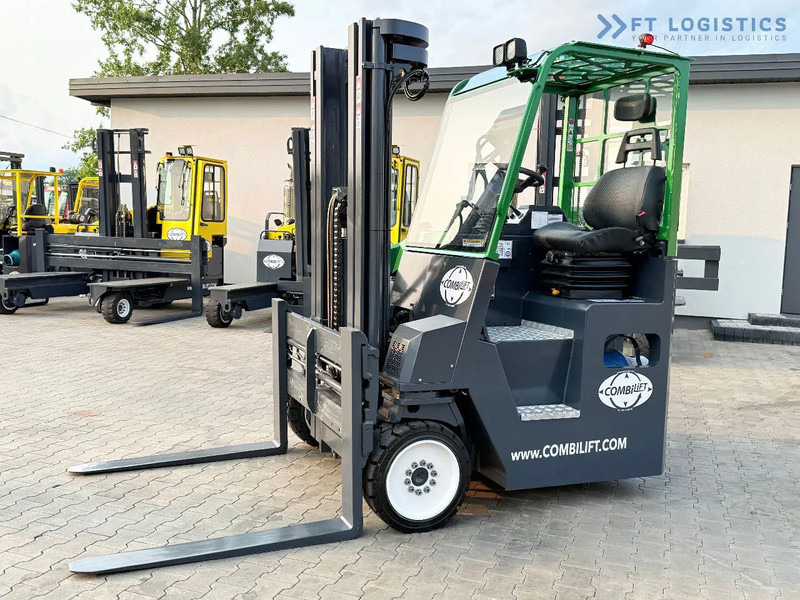 Combilift COMBILIFT C4000CB – TRIPLEX 5200mm – Year 2017 – LPG – FREE LIFT – SIDESHIFT – FORK POSITIONER – CONDITION 5/5 COMBILIFT C4000CB - Empilhador de 4 vias: foto 2 Combilift COMBILIFT C4000CB – TRIPLEX 5200mm – Year 2017 – LPG – FREE LIFT – SIDESHIFT – FORK POSITIONER – CONDITION 5/5 COMBILIFT C4000CB - Empilhador de 4 vias: foto 2