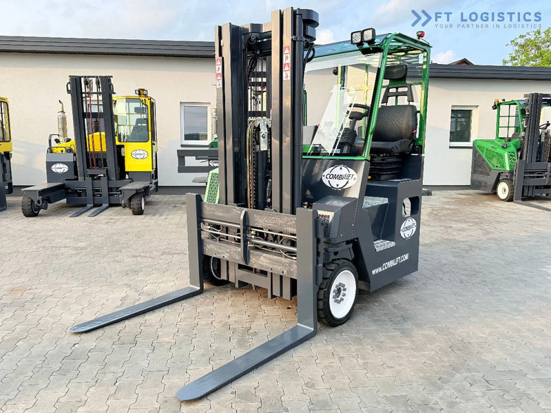 Combilift COMBILIFT C4000CB – TRIPLEX 5200mm – Year 2017 – LPG – FREE LIFT – SIDESHIFT – FORK POSITIONER – CONDITION 5/5 COMBILIFT C4000CB - Empilhador de 4 vias: foto 1 Combilift COMBILIFT C4000CB – TRIPLEX 5200mm – Year 2017 – LPG – FREE LIFT – SIDESHIFT – FORK POSITIONER – CONDITION 5/5 COMBILIFT C4000CB - Empilhador de 4 vias: foto 1
