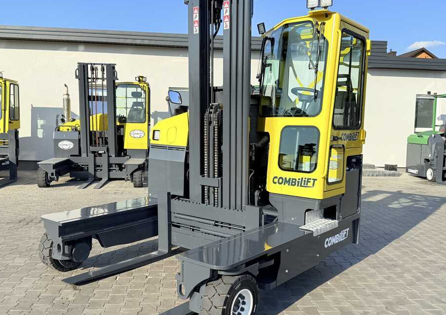 Combilift Combilift C5000 / DIESEL / TRIPLEX 6000MM / FREE LIFT / FORK POSITIONER / BUILT-IN SCALE / HEATING / FULL CABIN / PERFECT CONDITION We offer a wide range of four-way and side loaders, tailor - Empilhador de 4 vias: foto 3 Combilift Combilift C5000 / DIESEL / TRIPLEX 6000MM / FREE LIFT / FORK POSITIONER / BUILT-IN SCALE / HEATING / FULL CABIN / PERFECT CONDITION We offer a wide range of four-way and side loaders, tailor - Empilhador de 4 vias: foto 3