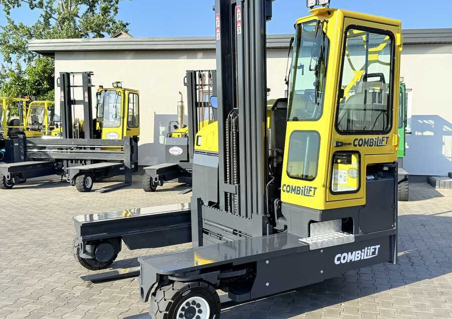Combilift Combilift C5000 / DIESEL / TRIPLEX 6000MM / FREE LIFT / FORK POSITIONER / BUILT-IN SCALE / HEATING / FULL CABIN / PERFECT CONDITION We offer a wide range of four-way and side loaders, tailor - Empilhador de 4 vias: foto 1 Combilift Combilift C5000 / DIESEL / TRIPLEX 6000MM / FREE LIFT / FORK POSITIONER / BUILT-IN SCALE / HEATING / FULL CABIN / PERFECT CONDITION We offer a wide range of four-way and side loaders, tailor - Empilhador de 4 vias: foto 1