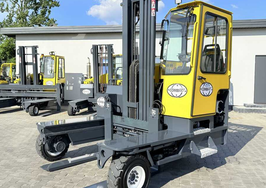 Combilift Combilift C5000XL / GAS / TRIPLEX 6000MM / FREE LIFT / FORK POSITIONER / HEATING / EXTENDABLE FORKS 1200/2000MM / FULL HEATED CABIN / EXCELLENT CONDITION / A wide range of four-way and sidel - Empilhador de 4 vias: foto 5 Combilift Combilift C5000XL / GAS / TRIPLEX 6000MM / FREE LIFT / FORK POSITIONER / HEATING / EXTENDABLE FORKS 1200/2000MM / FULL HEATED CABIN / EXCELLENT CONDITION / A wide range of four-way and sidel - Empilhador de 4 vias: foto 5