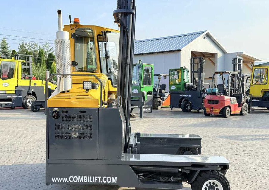 Combilift Multidirectional / 4-Way Forklift C4000 / LPG / Duplex 4500 mm / Only 6,604 Operating Hours / Side Shift / Full Cabin / Excellent Condition. Wide range of multidirectional and sideloader for - Empilhador de 4 vias: foto 5 Combilift Multidirectional / 4-Way Forklift C4000 / LPG / Duplex 4500 mm / Only 6,604 Operating Hours / Side Shift / Full Cabin / Excellent Condition. Wide range of multidirectional and sideloader for - Empilhador de 4 vias: foto 5