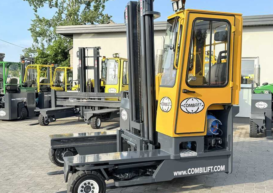 Combilift Multidirectional / 4-Way Forklift C4000 / LPG / Duplex 4500 mm / Only 6,604 Operating Hours / Side Shift / Full Cabin / Excellent Condition. Wide range of multidirectional and sideloader for - Empilhador de 4 vias: foto 2 Combilift Multidirectional / 4-Way Forklift C4000 / LPG / Duplex 4500 mm / Only 6,604 Operating Hours / Side Shift / Full Cabin / Excellent Condition. Wide range of multidirectional and sideloader for - Empilhador de 4 vias: foto 2