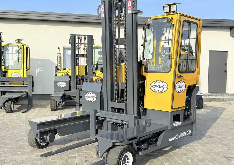 Combilift Multidirectional / 4-Way Forklift C4000 / LPG / Duplex 4500 mm / Only 6,604 Operating Hours / Side Shift / Full Cabin / Excellent Condition. Wide range of multidirectional and sideloader for - Empilhador de 4 vias: foto 2 Combilift Multidirectional / 4-Way Forklift C4000 / LPG / Duplex 4500 mm / Only 6,604 Operating Hours / Side Shift / Full Cabin / Excellent Condition. Wide range of multidirectional and sideloader for - Empilhador de 4 vias: foto 2