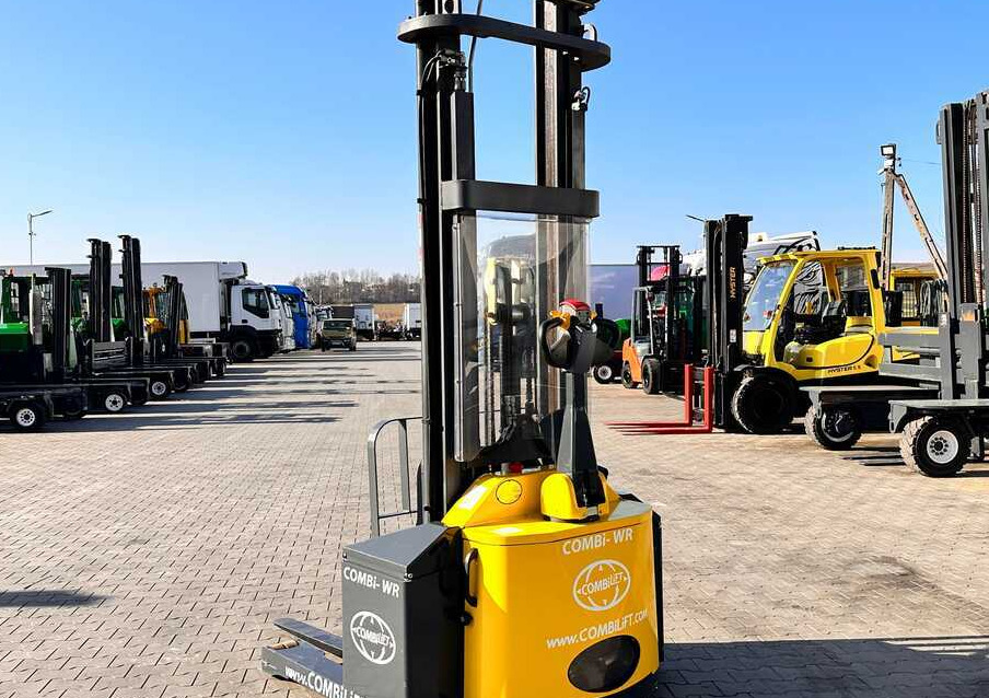 Combilift WR-4 / DUPLEX / 4.5M / 2017 / ONLY 30 HOURS / LIKE NEW / 1500KG - Stacker: foto 1 Combilift WR-4 / DUPLEX / 4.5M / 2017 / ONLY 30 HOURS / LIKE NEW / 1500KG - Stacker: foto 1
