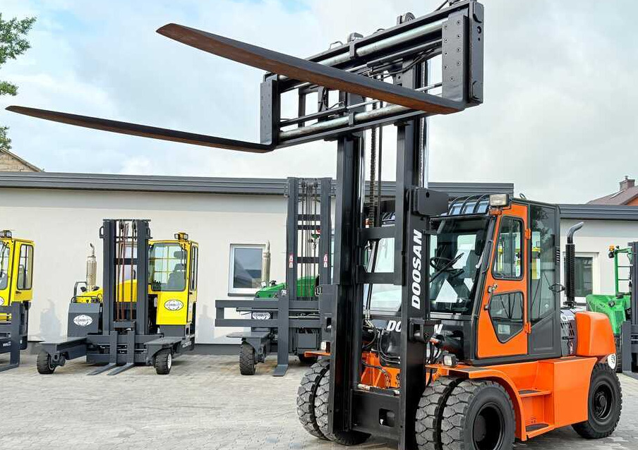 Empilhador a diesel Doosan DOOSAN / DUPLEX 3000MM / SIDE SHIFT / FORK POSITIONER / 2500MM FORKS / 7000KG / CABIN / LIKE NEW: foto 40