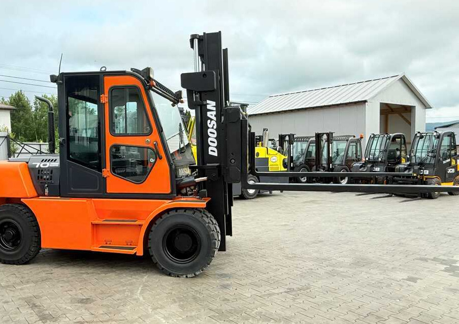 Empilhador a diesel Doosan DOOSAN / DUPLEX 3000MM / SIDE SHIFT / FORK POSITIONER / 2500MM FORKS / 7000KG / CABIN / LIKE NEW: foto 19