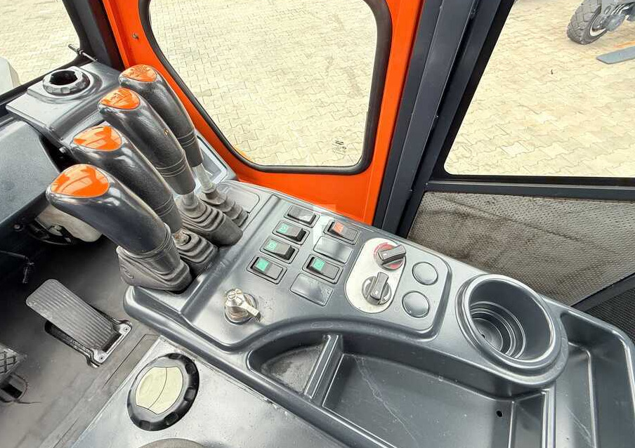 Empilhador a diesel Doosan DOOSAN / DUPLEX 3000MM / SIDE SHIFT / FORK POSITIONER / 2500MM FORKS / 7000KG / CABIN / LIKE NEW: foto 11