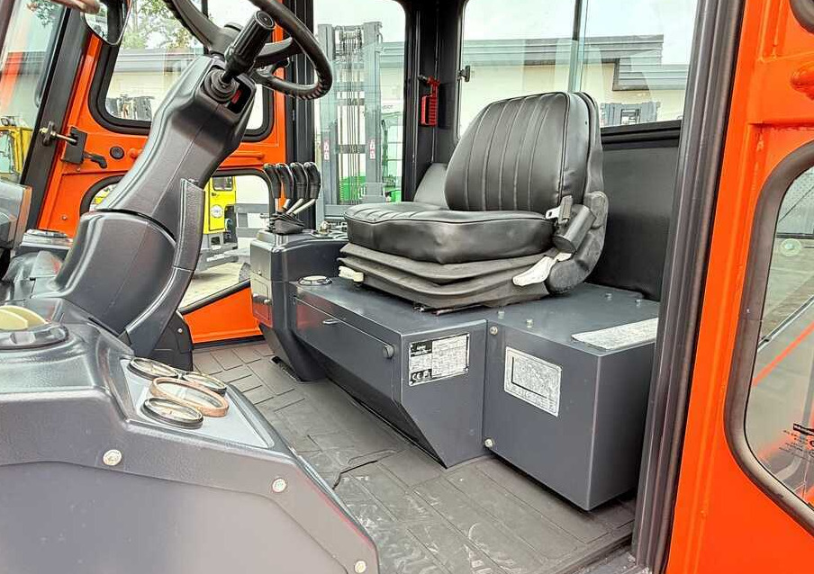 Empilhador a diesel Doosan DOOSAN / DUPLEX 3000MM / SIDE SHIFT / FORK POSITIONER / 2500MM FORKS / 7000KG / CABIN / LIKE NEW: foto 8