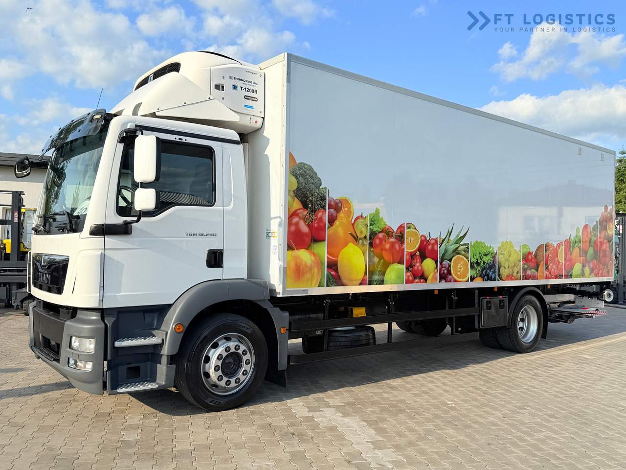 MAN TGM 18.290 / THERMOKING T-1200R / BI-TEMPERATURE / 19 PALLETS / 90% TYRES / EXCELLENT CONDITION / DHOLLANDIA TAIL LIFT / SIDE DOOR / PAYLOAD 8,220 KG - Camião frigorífico: foto 2 MAN TGM 18.290 / THERMOKING T-1200R / BI-TEMPERATURE / 19 PALLETS / 90% TYRES / EXCELLENT CONDITION / DHOLLANDIA TAIL LIFT / SIDE DOOR / PAYLOAD 8,220 KG - Camião frigorífico: foto 2