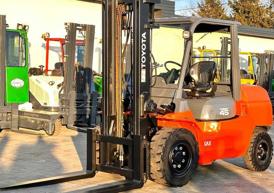 Toyota 42-4FD40 / DIESEL / 4500KG / DUPLEX / FORKS 1400MM / WELL-MAINTAINED - Empilhador a diesel: foto 1 Toyota 42-4FD40 / DIESEL / 4500KG / DUPLEX / FORKS 1400MM / WELL-MAINTAINED - Empilhador a diesel: foto 1