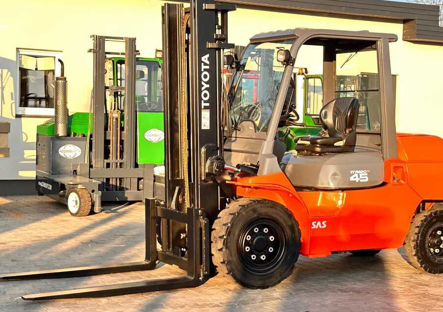 Toyota 42-4FD40 / DIESEL / 4500KG / DUPLEX / FORKS 1400MM / WELL-MAINTAINED - Empilhador a diesel: foto 3 Toyota 42-4FD40 / DIESEL / 4500KG / DUPLEX / FORKS 1400MM / WELL-MAINTAINED - Empilhador a diesel: foto 3