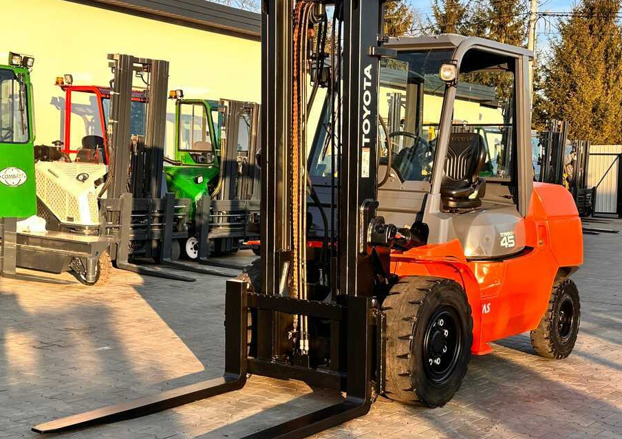 Toyota 42-4FD40 / DIESEL / 4500KG / DUPLEX / FORKS 1400MM / WELL-MAINTAINED - Empilhador a diesel: foto 2 Toyota 42-4FD40 / DIESEL / 4500KG / DUPLEX / FORKS 1400MM / WELL-MAINTAINED - Empilhador a diesel: foto 2