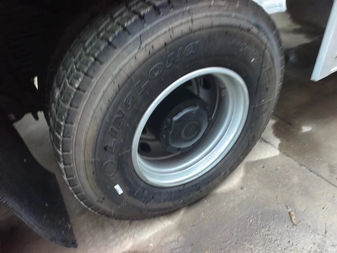 Auman Auman 6*4 dump truck - Camião basculante: foto 5 Auman Auman 6*4 dump truck - Camião basculante: foto 5