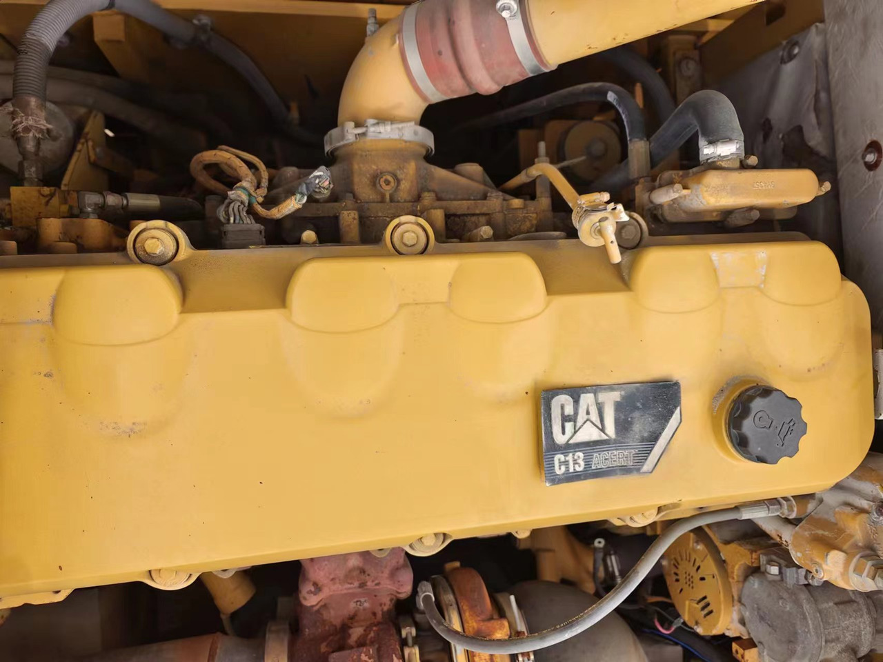 CATERPILLAR C13 - Motor para Escavadeira: foto 1 CATERPILLAR C13 - Motor para Escavadeira: foto 1