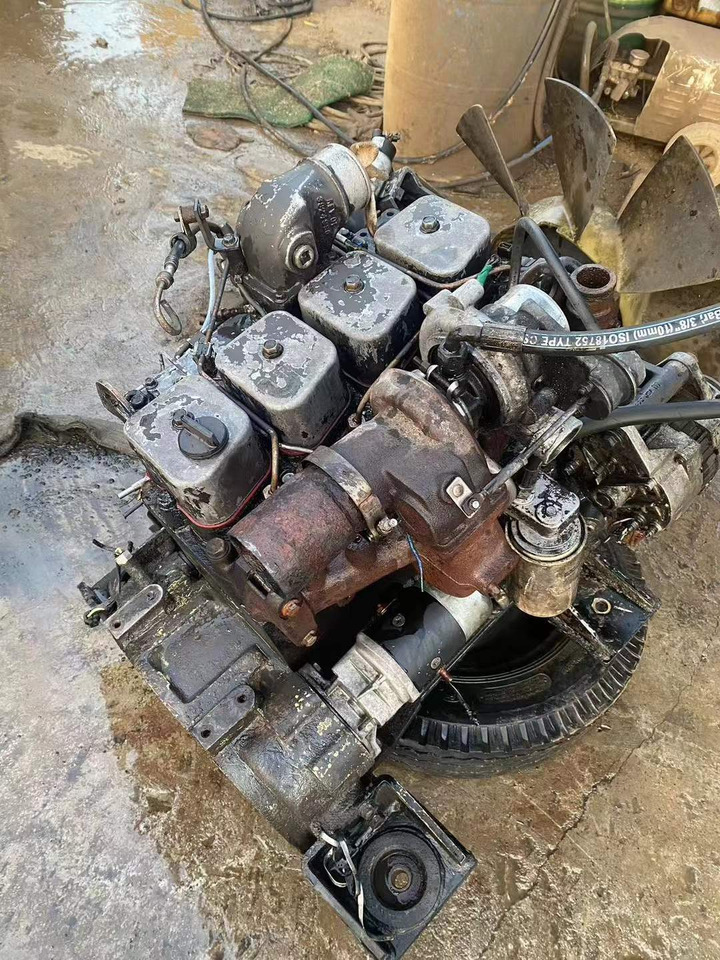 CUMMINS 4BT3.9 - Motor para Escavadeira: foto 1 CUMMINS 4BT3.9 - Motor para Escavadeira: foto 1