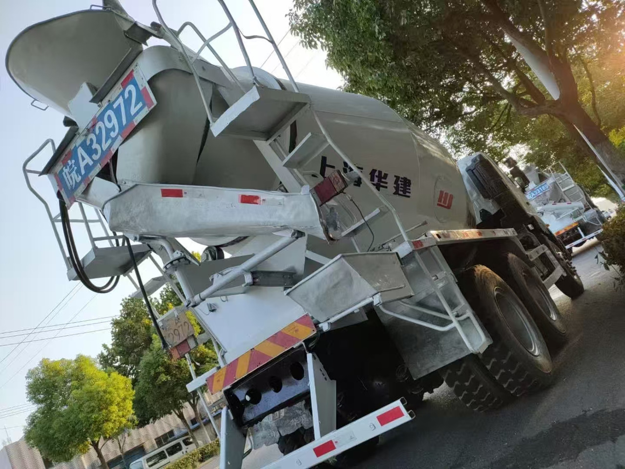 HINO 700 - Camião cisterna: foto 4 HINO 700 - Camião cisterna: foto 4