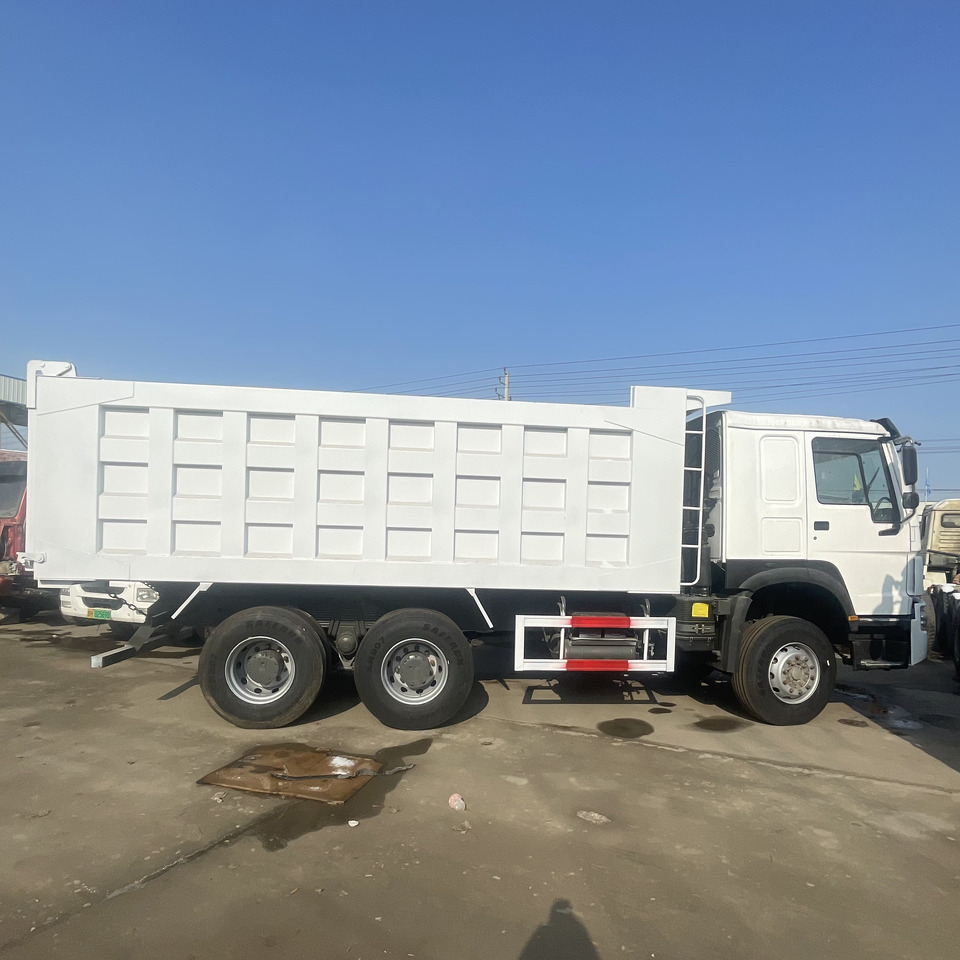 HOWO 6*4 DUMP TRUCK - Camião basculante: foto 3 HOWO 6*4 DUMP TRUCK - Camião basculante: foto 3