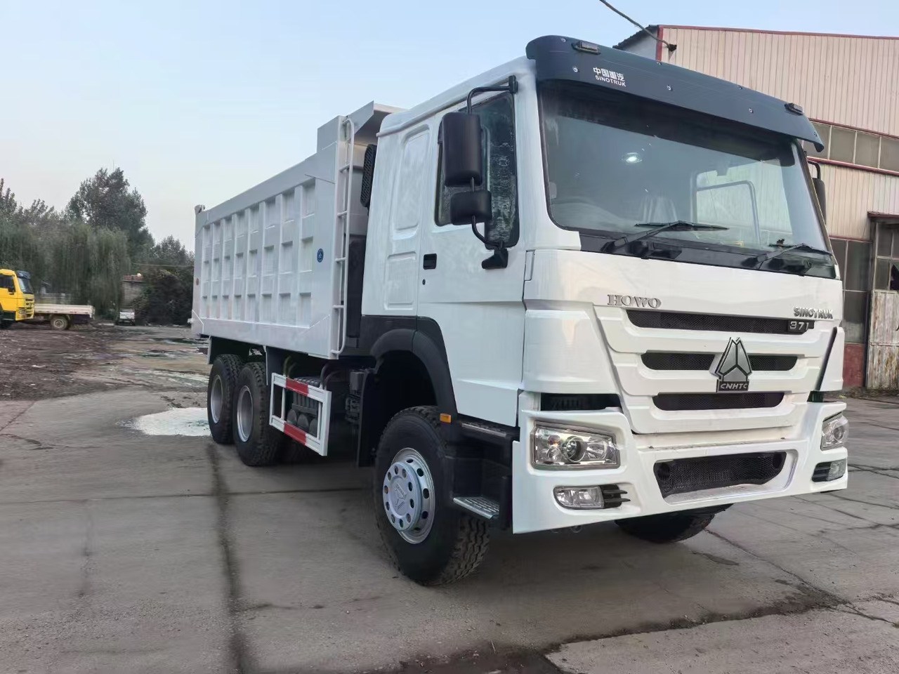 HOWO HOWO 371 SINOTRUK - Camião basculante: foto 2 HOWO HOWO 371 SINOTRUK - Camião basculante: foto 2