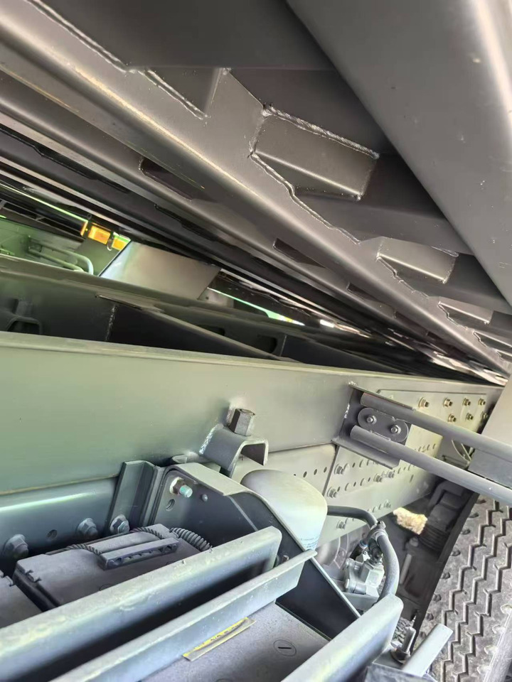 HOWO HOWO 6*6 dump truck - Camião basculante: foto 4 HOWO HOWO 6*6 dump truck - Camião basculante: foto 4