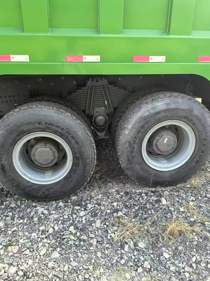 HOWO HOWO 6*6 dump truck - Camião basculante: foto 5 HOWO HOWO 6*6 dump truck - Camião basculante: foto 5