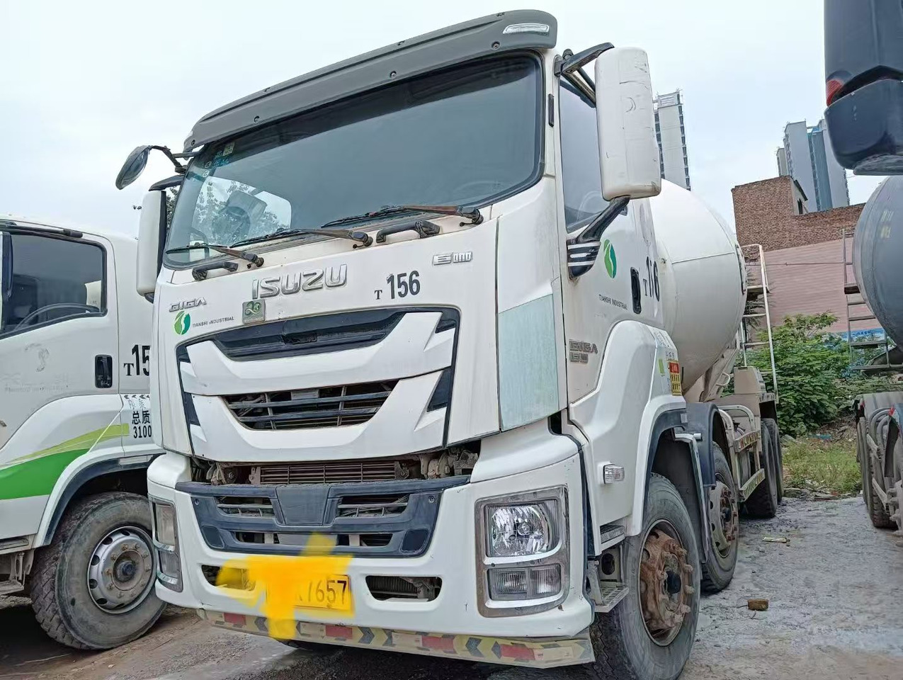 ISUZU ISUZU T156 15 cubic meter mixing tank - Betoneira: foto 1 ISUZU ISUZU T156 15 cubic meter mixing tank - Betoneira: foto 1