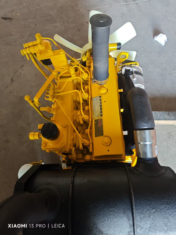 KOMATSU 4D95LE - Motor para Escavadeira: foto 1 KOMATSU 4D95LE - Motor para Escavadeira: foto 1
