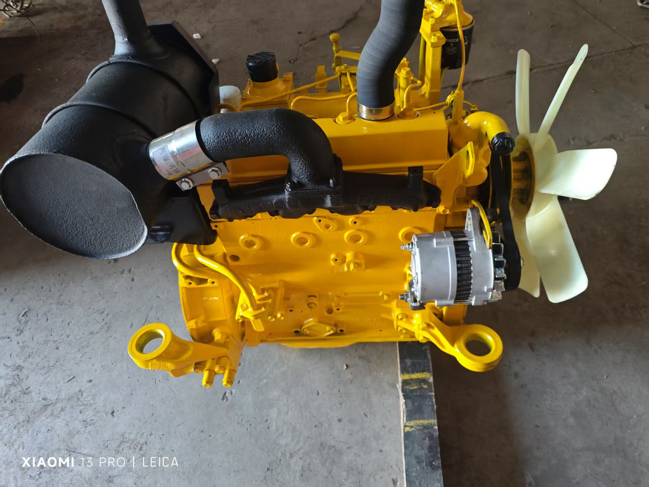 KOMATSU 4D95LE - Motor para Escavadeira: foto 1 KOMATSU 4D95LE - Motor para Escavadeira: foto 1