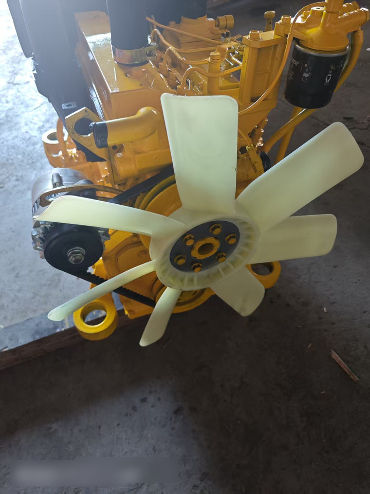 KOMATSU 4D95LE - Motor para Escavadeira: foto 1 KOMATSU 4D95LE - Motor para Escavadeira: foto 1